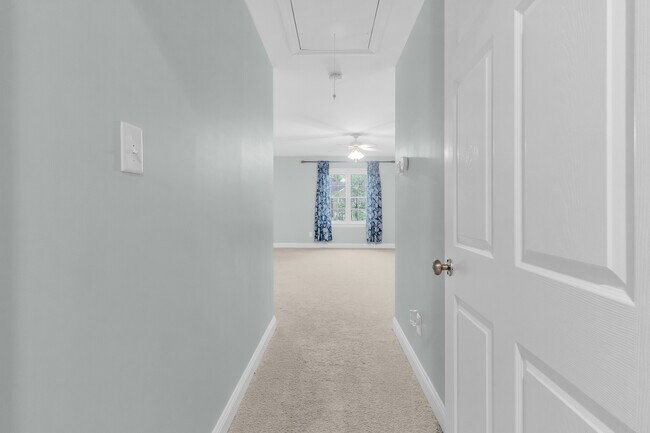 Building Photo - 1609 Lucerne Way