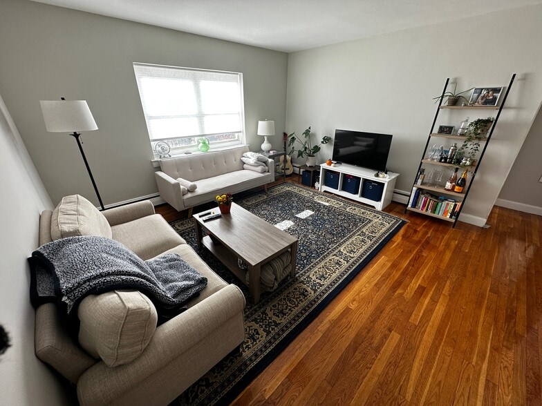 Building Photo - 61 Selkirk Rd