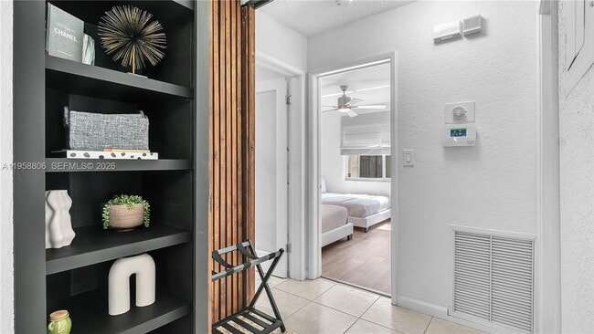 Building Photo - 1715 NE 40th St