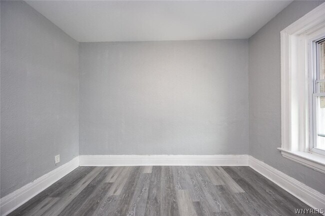 Building Photo - 1023 15th St