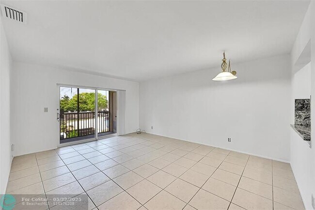 Building Photo - 9186 NW 40th St