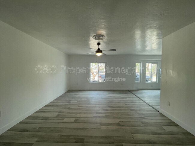 Building Photo - 1410 Cottonwood Ave