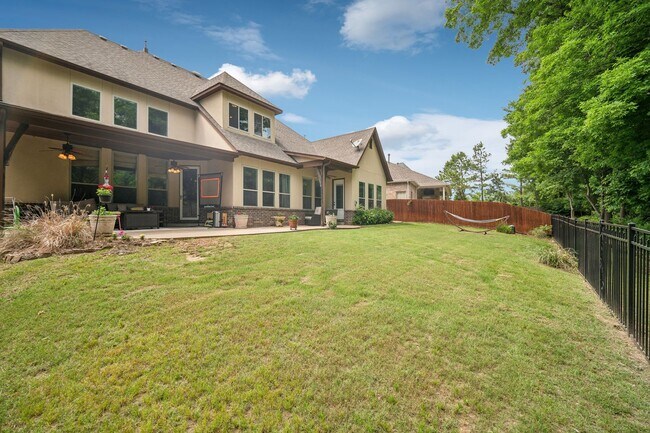 Building Photo - Stunning 5 bedroom 4.5 bath in Stonebrooke Glenn