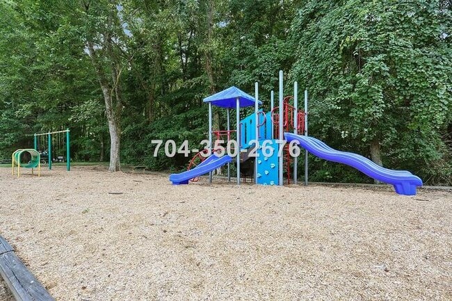 Building Photo - Beautiful ranch style home 3bed 2 bath wit...
