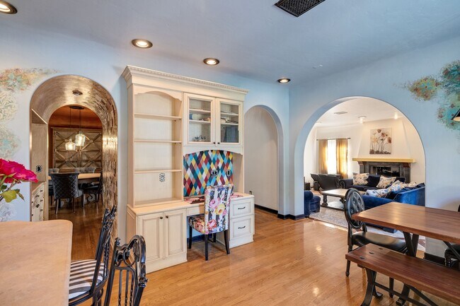 Building Photo - 1809 Palos Verdes Dr W