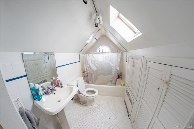 Building Photo - 2454 Columbus Ave