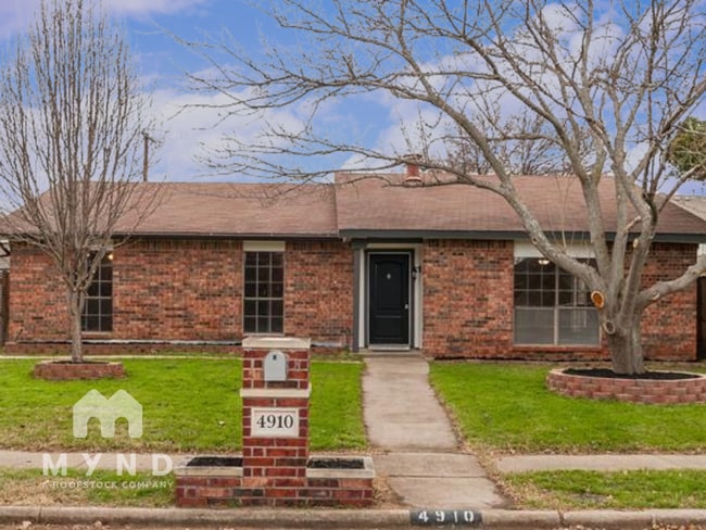 Building Photo - 4910 Red River Ct
