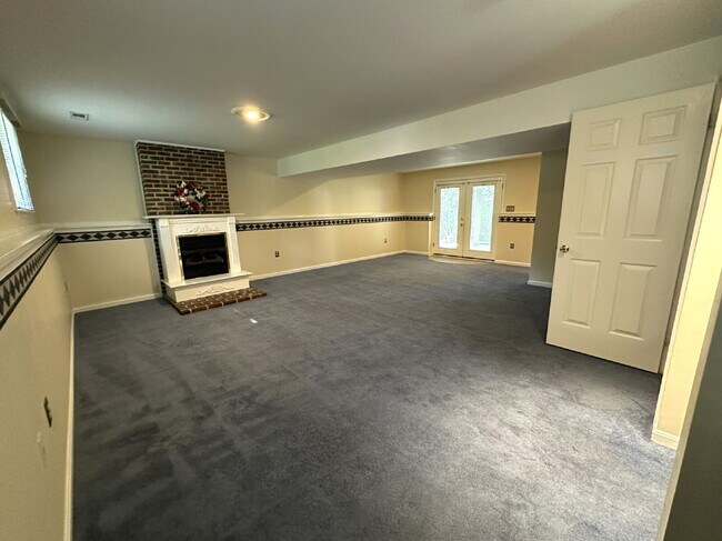 Building Photo - 3-Bedroom Split Level in Peaceful Wooded Setting