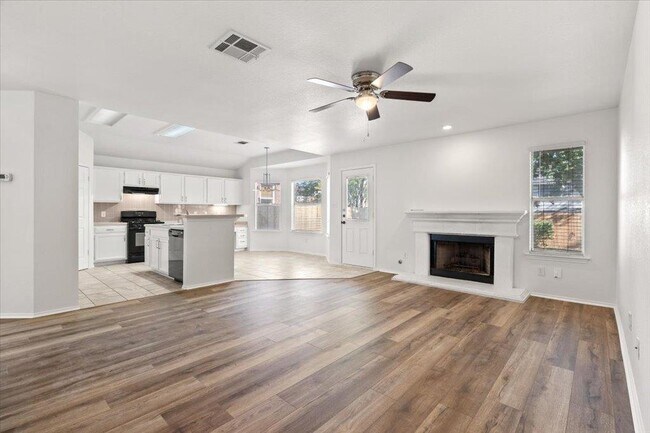 Building Photo - 15423 Quinley Dr