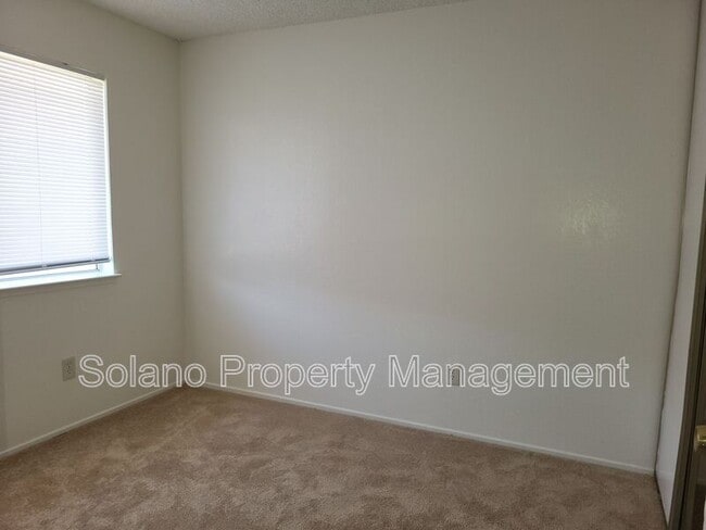 Building Photo - 1801 Rhine Ct