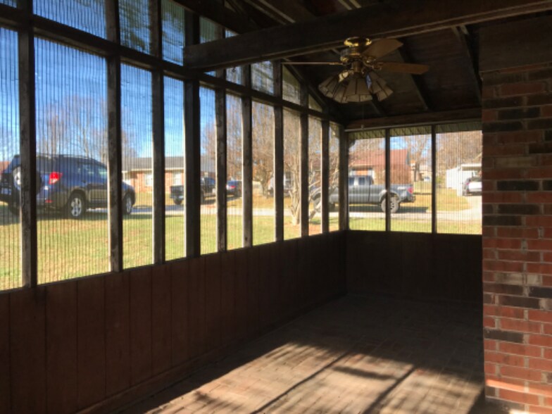 Building Photo - 214 Westmoreland Ct