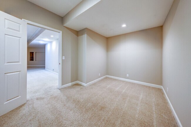 Building Photo - {14400} Somerset Brooke + Beautifully Upda...