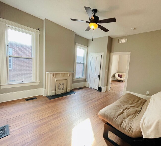 Building Photo - Beautiful Renovated 3 Bed 2 Bath Close to Downtown and UK