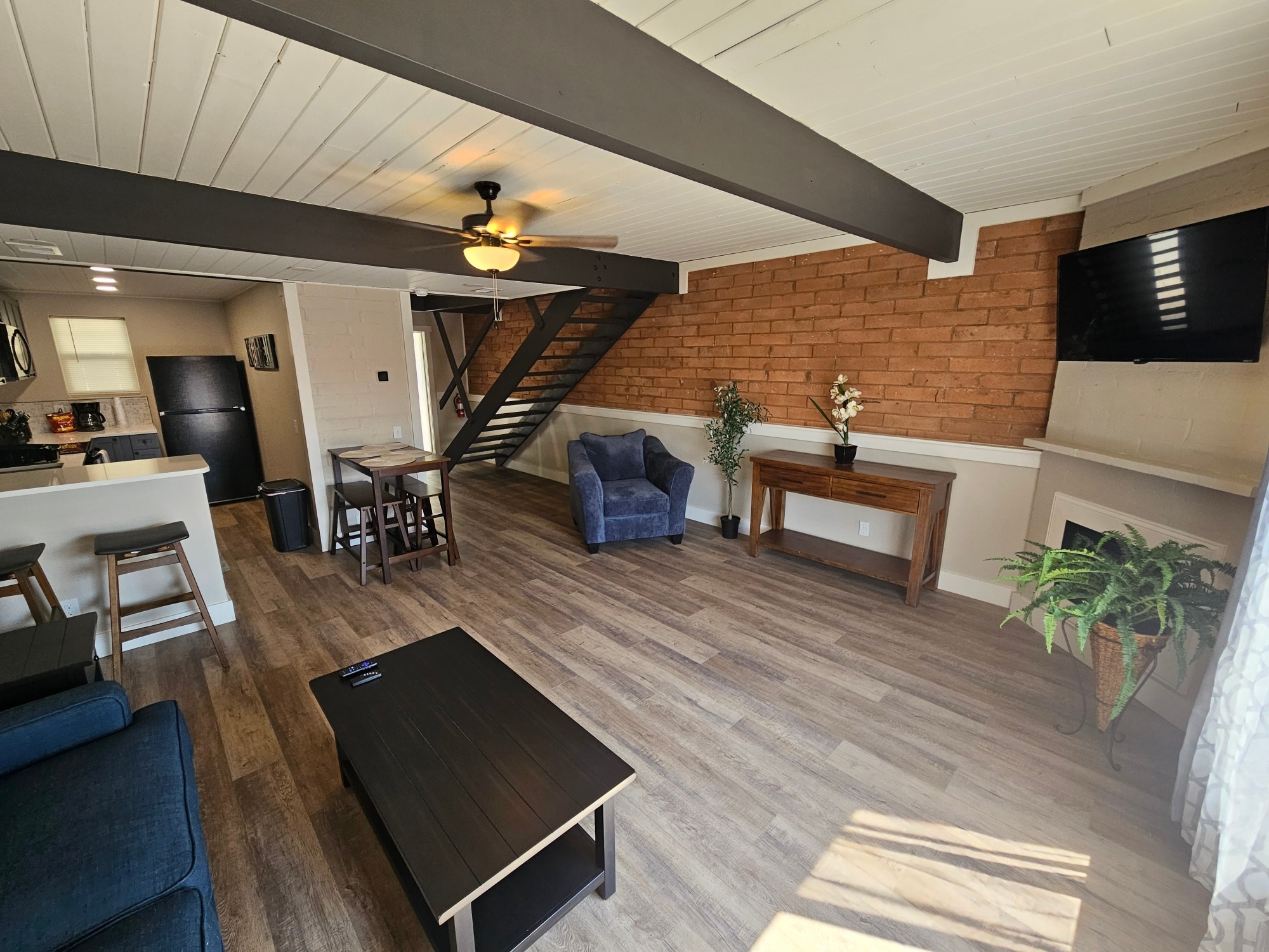 Building Photo - 2772 University Ave