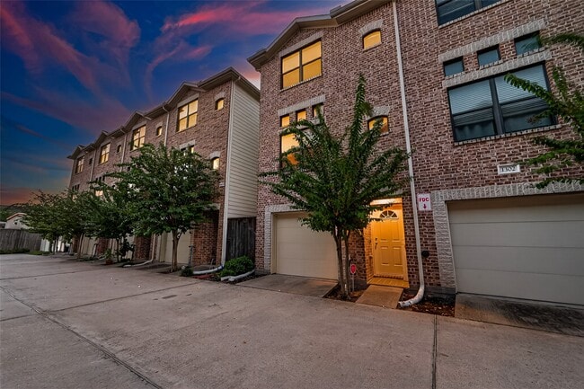 Building Photo - 2710 Hullsmith Dr