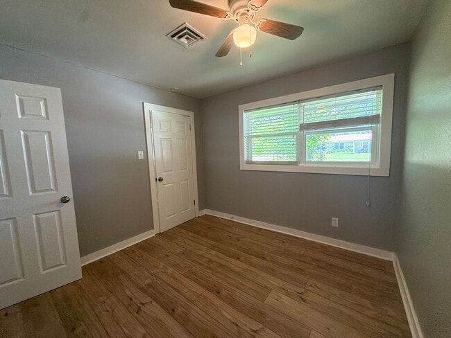 Building Photo - 1610 Dudley Ln