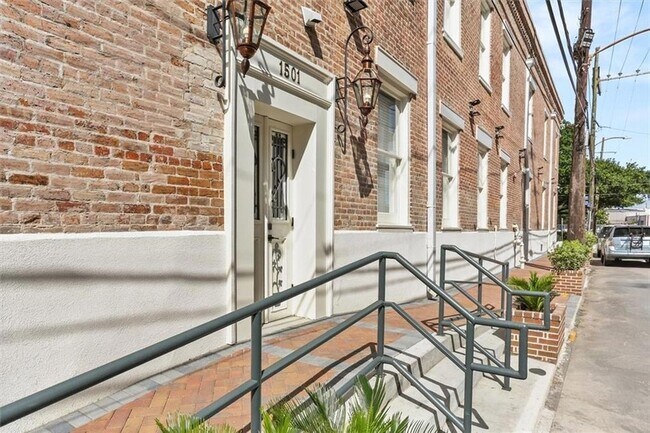 Building Photo - 1501 Clio St