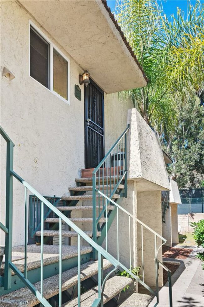 Building Photo - 6493 Kanan Dume Rd