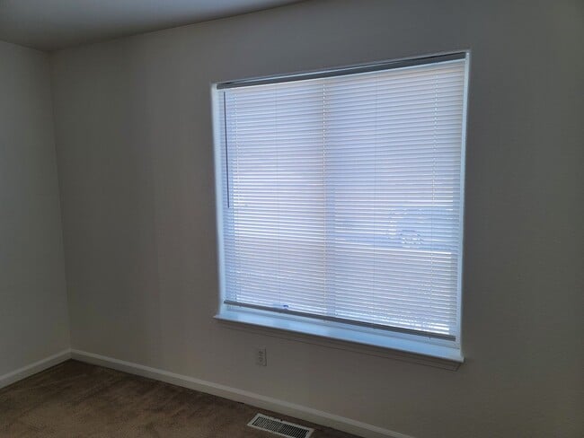 Building Photo - Cute 3 bedroom , 2 bath home on the Fernley Golf Course, $2000 a month, $2100 security deposit