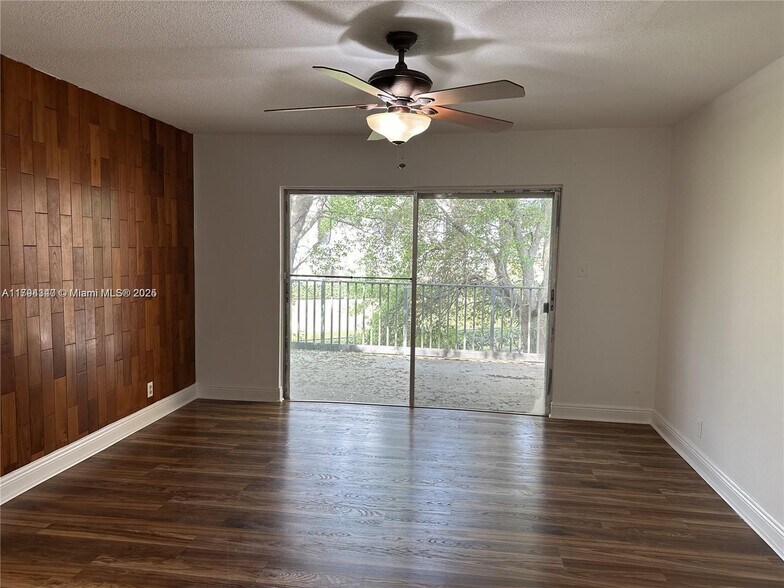 Building Photo - 8605 NW 35th Ct