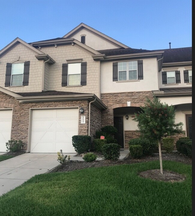 Building Photo - 16048 Limestone Lake Dr