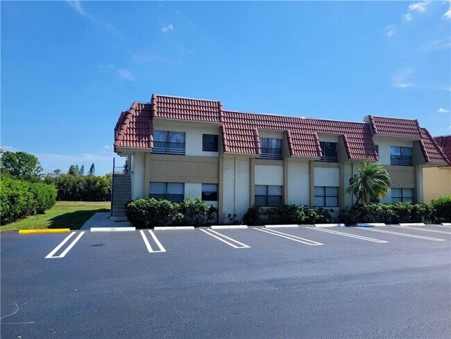Building Photo - 11096 Royal Palm Blvd