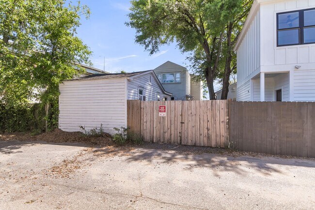 Building Photo - 40 Poinsett St