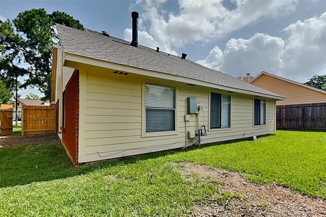 Building Photo - 24115 Scrivener Ln