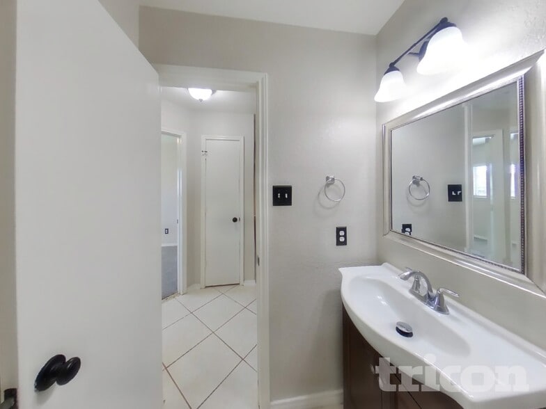 Building Photo - 7902 Brazoria Park