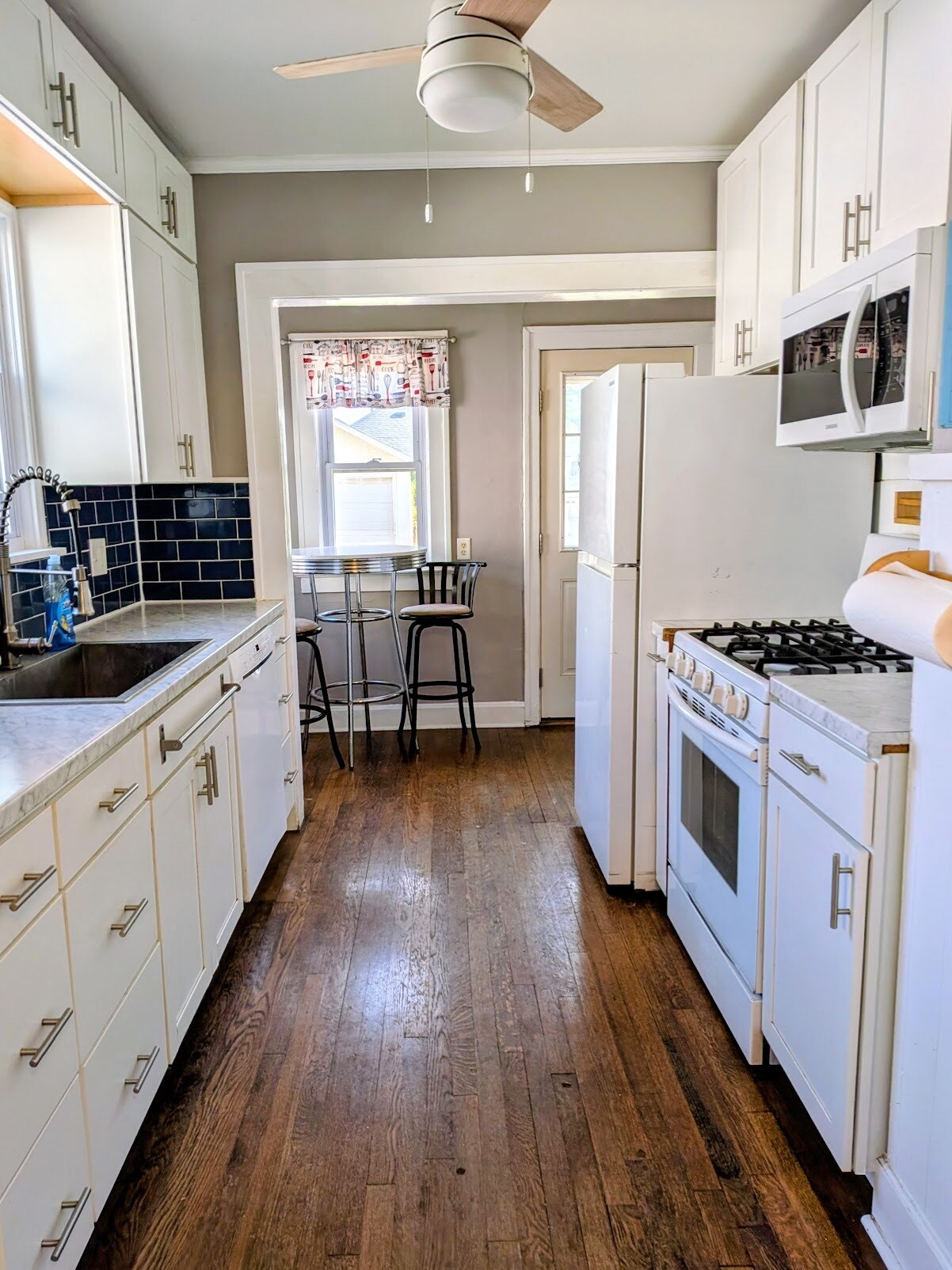 Building Photo - 1021 E 76th St