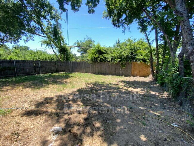 Building Photo - 6810 Trail Lake Dr