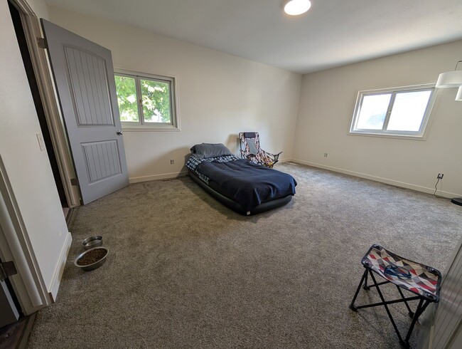 Building Photo - Huge Orchards House - Beautiful Updates