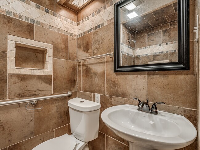 Building Photo - 6409 Miles Ln