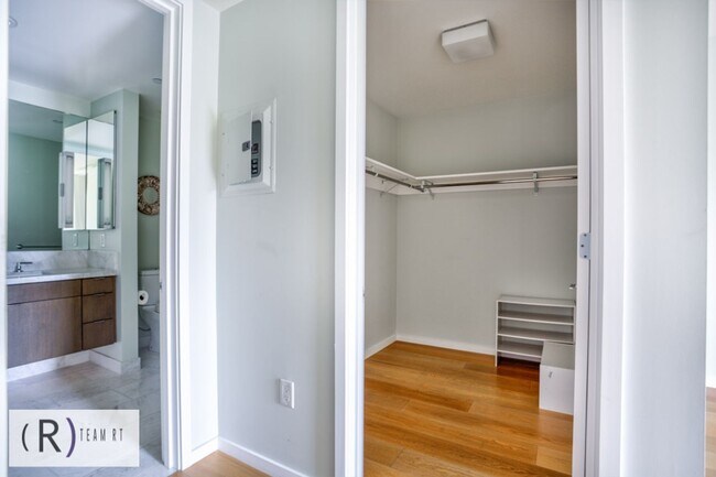 Building Photo - Oceanview Luxurious Chic Condo for High Quality Lifestyle