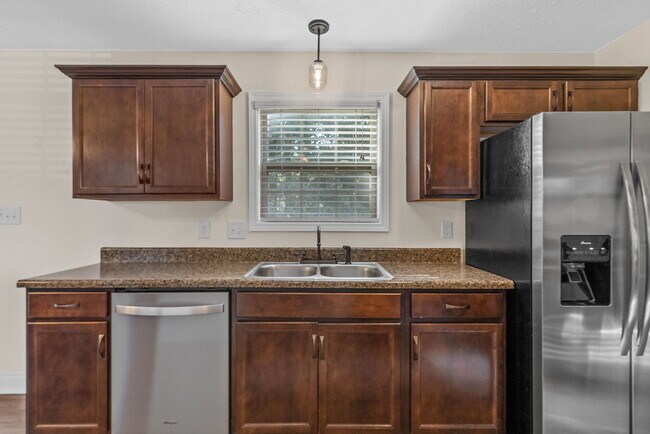 Building Photo - 420 N Magnolia Dr