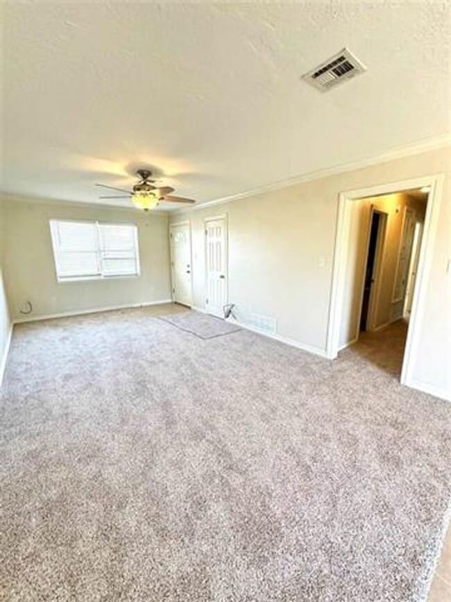 Building Photo - 4810 NW Hoover- AVAILABLE NOW!