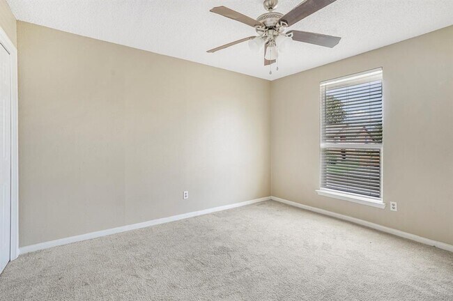 Building Photo - 17810 Crestline Rd