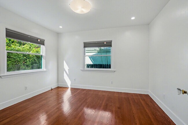 Building Photo - Charming 2-Bedroom Back House in Prime Pasadena Location