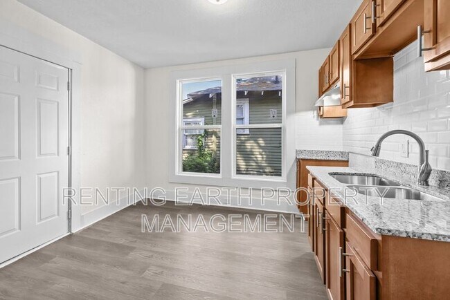 Building Photo - 608 Fulton Ave SW