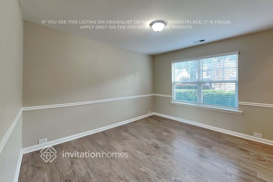 Building Photo - 925 Donington Cir SE