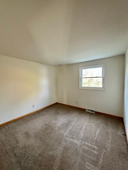 Building Photo - 50 School St