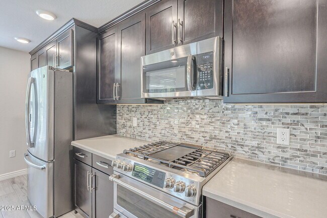Building Photo - 2425 W Bronco Butte Trl