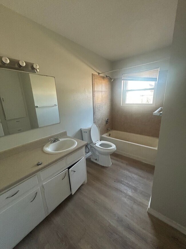 Building Photo - 1618 58th St