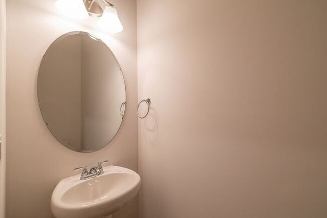 Building Photo - Beautiful Brand New 3 Bedroom 2.5 Bath Townhome in Hickory Glen!