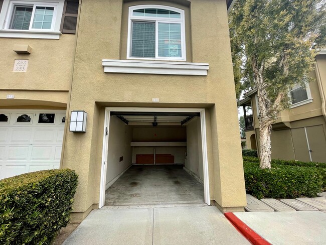 Building Photo - Gorgeous Condo for rent in Tustin Ranch