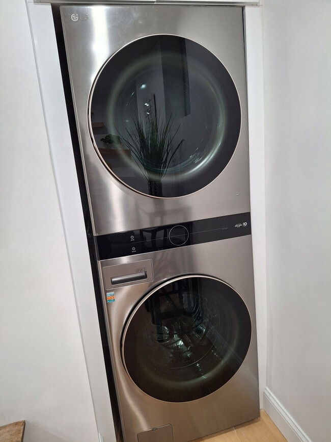 Building Photo - 17 Mt Pleasant Ave