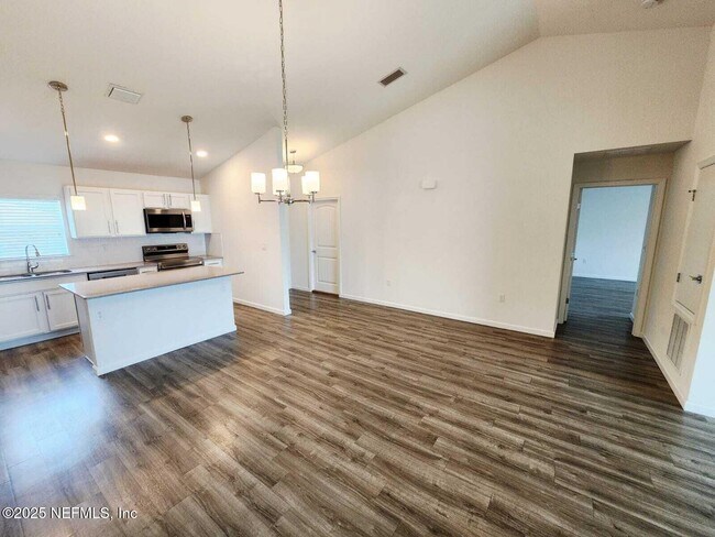 Building Photo - 27 Farmsworth Dr