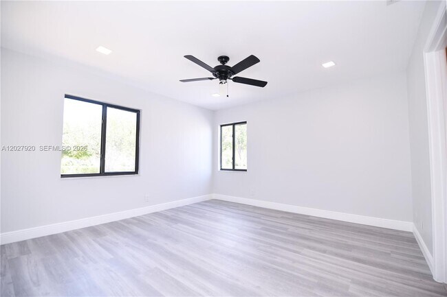 Building Photo - 2315 SW 22nd Ave