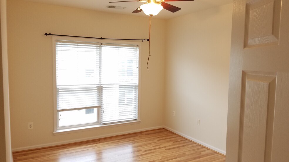 Building Photo - 3820 Lightfoot St
