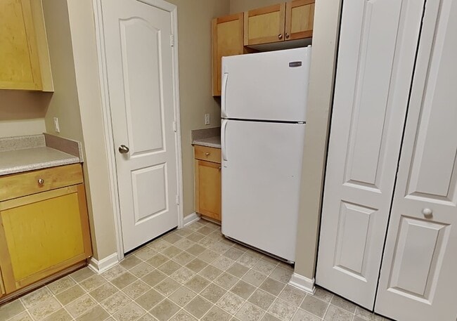 Building Photo - 8848 Villa View Cir